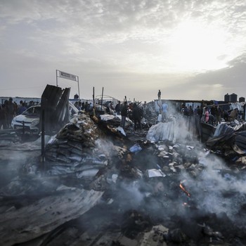 Penampakan 'Neraka' di Rafah, Hancur Lebur-Terbakar Dibombardir Israel