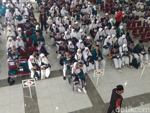 Sakit di Pesawat, 1 Calon Haji Asal Sleman Diturunkan di Kualanamu
