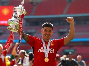 Lisandro Martinez: Satu Musim Satu Trofi