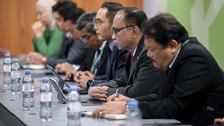 Menteri Komunikasi dan Informatika Budi Arie Setiadi melakukan hubungan bilateral dengan Wakil Menteri Perindustrian dan Teknologi Informasi RRC Shan Zhongde di Jenewa, Swiss. (Dok. Kominfo)