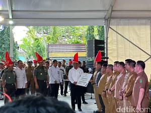 Mentan Beri Bantuan Rp 48 M untuk Korban Bencana Alam 7 Daerah di Sulsel