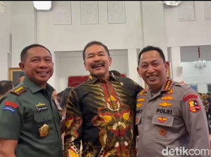 Kompak! Momen Kapolri-Jaksa Agung-Panglima TNI Gandengan di Istana