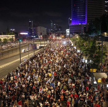 Menyemut, Penampakan Ribuan Warga Israel Demo