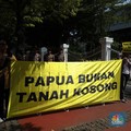 Ketika Daniel Plainview Bertemu William King Hale di Papua