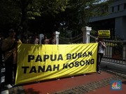 Ketika Daniel Plainview Bertemu William King Hale di Papua