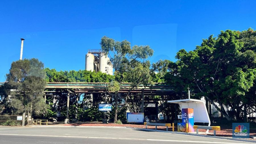 Australia memiliki ambisi besar dalam mencapai target netral karbon (net zero emission/NZE) pada 2050. Salah satu proyek raksasa untuk mendukung hal tersebut adalah Port Kembla Hydrogen Hub di Wollongong, New South Wales, yang akan mengintegrasikan sejumlah proyek dalam satu area pelabuhan, termasuk pusat hidrogen dan pembangkit listrik tenaga angin lepas pantai. (CNBC Indonesia/Lucky Leonard)