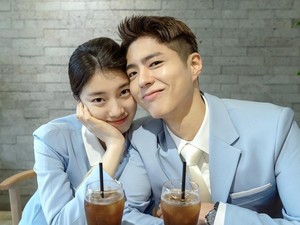 Park Bo Gum Jawab Rumor Cinlok dengan Bae Suzy di Film Wonderland