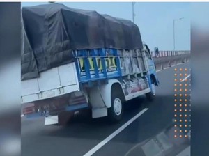 Viral Truk Oleng Ugal-ugalan di Suramadu