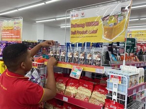 Kembangkan UMKM, Gerai Alfamart Bantu Pasarkan Produk Lokal NTT