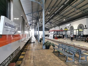 KA Pangrango Sukabumi-Bogor Mogok di Stasiun Cisaat