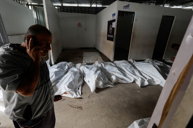 Militer Israel melancarkan serangan udara terhadap pengungsian di Rafah. Sedikitnya 50 orang dilaporkan tewas akibat serangan terbaru Tel Aviv tersebut. (REUTERS/Hatem Khaled) Militer Israel melancarkan serangan udara terhadap pengungsian di Rafah. Sedikitnya 50 orang dilaporkan tewas akibat serangan terbaru Tel Aviv tersebut. (REUTERS/Hatem Khaled)