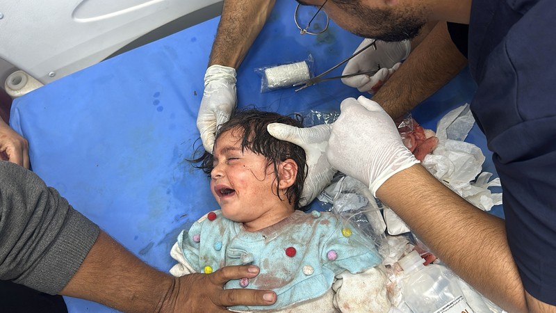 Militer Israel melancarkan serangan udara terhadap pengungsian di Rafah. Sedikitnya 50 orang dilaporkan tewas akibat serangan terbaru Tel Aviv tersebut. (REUTERS/Hatem Khaled) Militer Israel melancarkan serangan udara terhadap pengungsian di Rafah. Sedikitnya 50 orang dilaporkan tewas akibat serangan terbaru Tel Aviv tersebut. (REUTERS/Hatem Khaled)