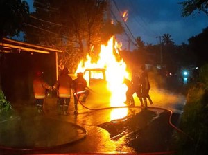 Ada Ledakan Mobil Terbakar di Karangasem, Pengemudi Terluka