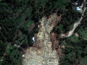 Citra Satelit Sebelum dan Sesudah Longsor Papua Nugini