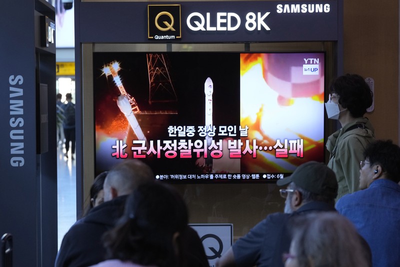 Monitor TV menayangkan laporan peluncuran roket yang dilakukan Korea Utara, di Tokyo, Jepang, Senin (27/5/2024). (Kyodo News via AP) Monitor TV menayangkan laporan peluncuran roket yang dilakukan Korea Utara, di Tokyo, Jepang, Senin (27/5/2024). (Kyodo News via AP)