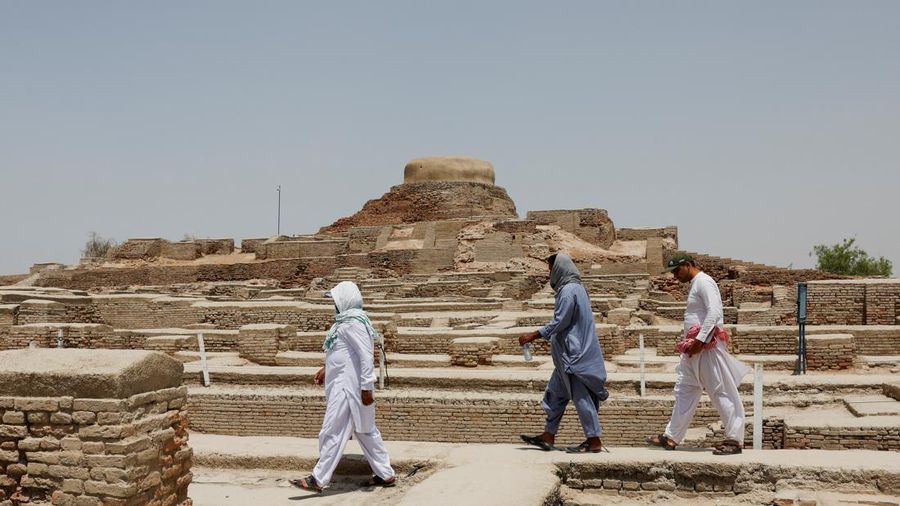 Suhu di Pakistan tembus 52 derajat celcius akibat gelombang panas. (REUTERS/Akhtar Soomro)