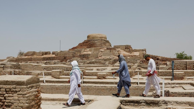 Suhu di Pakistan tembus 52 derajat celcius akibat gelombang panas. (REUTERS/Akhtar Soomro)
