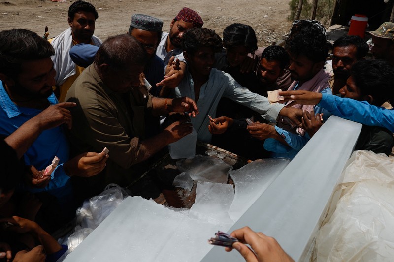 Suhu di Pakistan tembus 52 derajat celcius akibat gelombang panas. (REUTERS/Akhtar Soomro) Suhu di Pakistan tembus 52 derajat celcius akibat gelombang panas. (REUTERS/Akhtar Soomro)