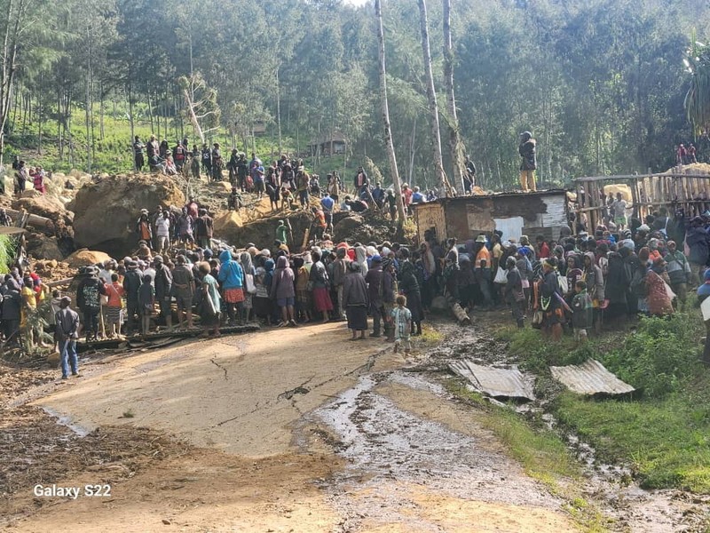 Warga melakukan pencarian korban yang tertimbun tanah longsosr di desa Yambali, Dataran Tinggi Papua Nugini, Senin (27/5/2024). (Juho Valta/UNDP Papua New Guinea via AP) Warga melakukan pencarian korban yang tertimbun tanah longsosr di desa Yambali, Dataran Tinggi Papua Nugini, Senin (27/5/2024). (Juho Valta/UNDP Papua New Guinea via AP)