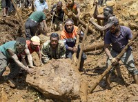 Miris! Potret Warga Cari Ribuan Korban Longsor di Papua Nugini