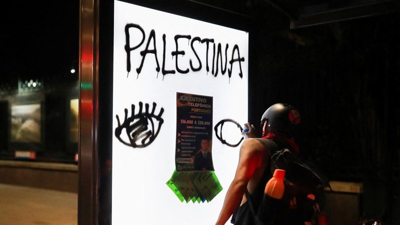 A protester waves a Palestinian flag during a demonstration in support of Palestinians, amid the ongoing conflict between Israel and the Palestinian Islamist group Hamas, in Mexico City, Mexico May 28, 2024. REUTERS/Henry Romero   REFILE - QUALITY REPEAT