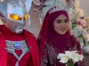 Viral Pengantin Pria Berkostum Ultraman, Ungkap Kisah dan Tunjukan Wajah Asli