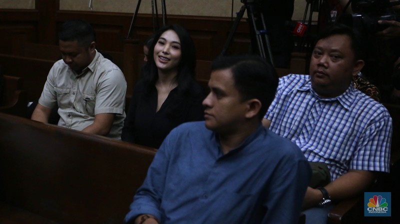 Biduan Nayunda Nabila Nizrinah menghadiri sidang kasus korupsi eks Mentan Syahrul Yasin Limpo (SYL) di PN Tipikor, Jakarta, (29/5/2024). (CNBC Indonesia/Muhammad Sabki) Biduan Nayunda Nabila Nizrinah menghadiri sidang kasus korupsi eks Mentan Syahrul Yasin Limpo (SYL) di PN Tipikor, Jakarta, (29/5/2024). (CNBC Indonesia/Muhammad Sabki)