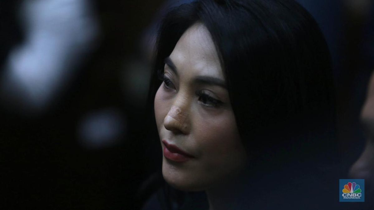 Tualetda yashirin fotosurat