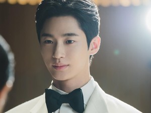 Byeon Woo Seok Digosipkan Pacari Influencer Korea Stephanie, Ini Sosoknya