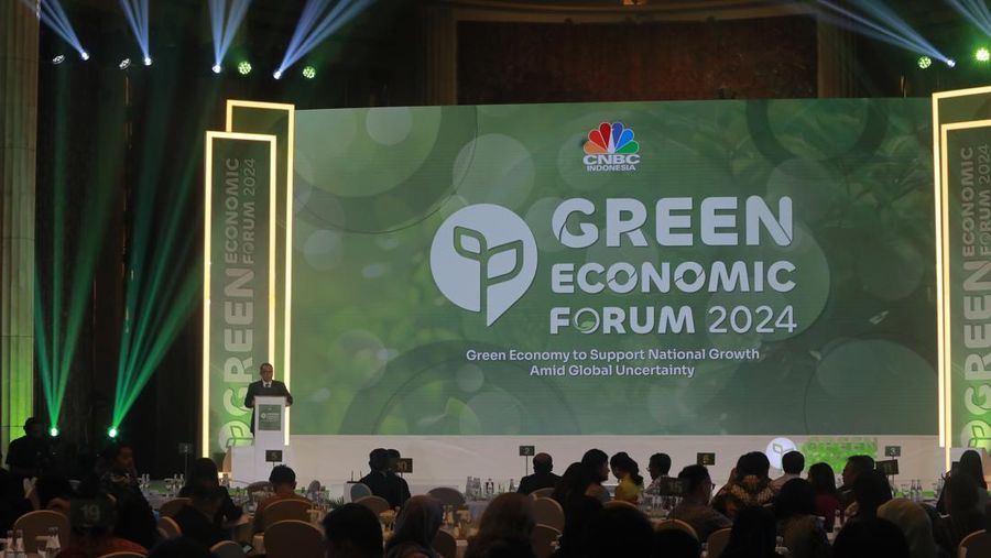 Deputi Bidang Kerjasama Penanaman modal Kementerian Investasi/BKPM, Riyatno menyampaikan pemaparan dalam acara Green Economic Forum 2024 di Jakarta, Rabu (29/5/2024). (վ/Muhammad Sabki)