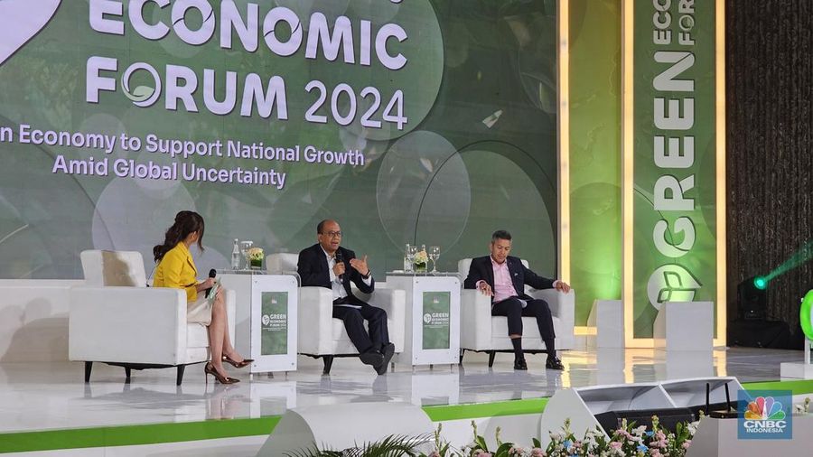 Direktur Manajemen Risiko PT PLN (Persero), Suroso Isnandar menyampaikan pemaparan dalam acara Green Economic Forum 2024 di Jakarta, Rabu (29/5/2024). (²©²ÊÍøÕ¾/Muhammad Sabki)
