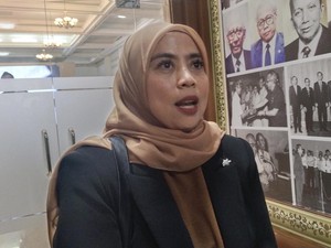 Suami Maju Pilkada, Komisioner KPU Betty Epsilon Mundur dari Korwil Maluku