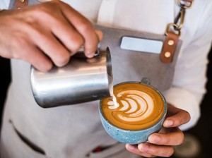 Serunya Bikin Latte Art dengan Mesin Profesional, Cuma di Kelas Ini!