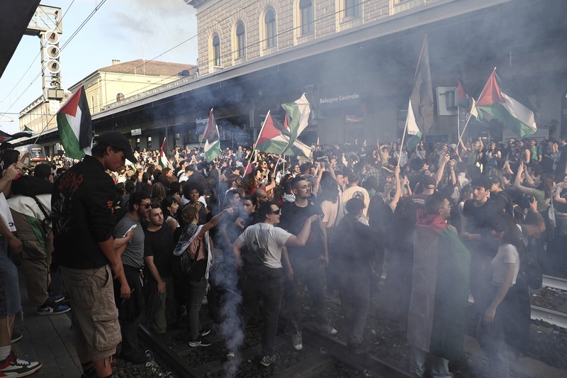 A protester waves a Palestinian flag during a demonstration in support of Palestinians, amid the ongoing conflict between Israel and the Palestinian Islamist group Hamas, in Mexico City, Mexico May 28, 2024. REUTERS/Henry Romero   REFILE - QUALITY REPEAT