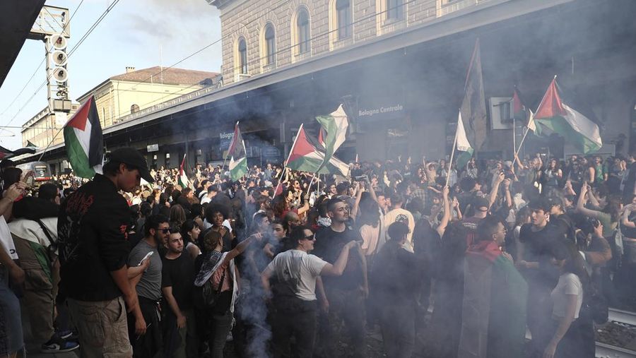 A protester waves a Palestinian flag during a demonstration in support of Palestinians, amid the ongoing conflict between Israel and the Palestinian Islamist group Hamas, in Mexico City, Mexico May 28, 2024. REUTERS/Henry Romero   REFILE - QUALITY REPEAT