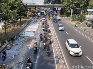 Perbaikan Underpass Cawang Halim Kurangi Lajur Kendaraan, Lalin Macet