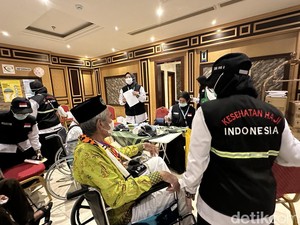 Aksi Jemput Bola Tim Kesehatan, Periksa Jemaah Berisiko Tinggi di Setiap Sektor