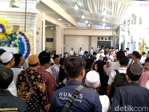Suasana Rumah Duka Syarifah Salma Istri Habib Luthfi Dipenuhi Pelayat