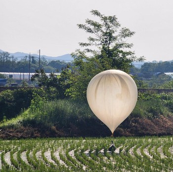 Duh! Korut Serang Korsel Pakai Balon Isi Tinja, Ini Penampakannya