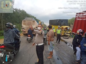 Truk Adu Banteng di Jalinsum Banyuasin, 1 Orang Tewas