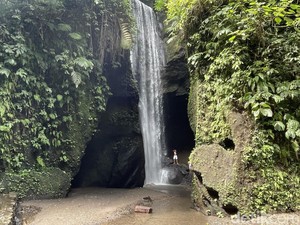 Daya Tarik dan Tips Berkunjung ke Goa Rajo Waterfall