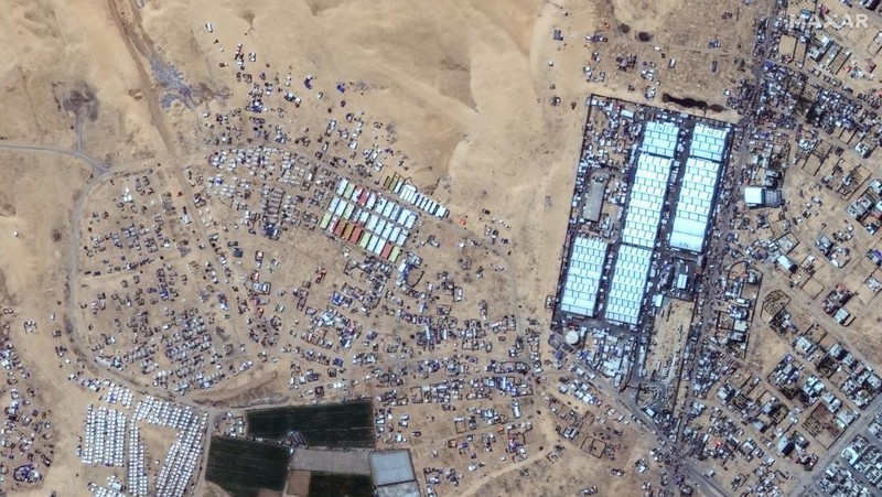 Gambar citra satelit yang dirilis pada Rabu (29/5) menunjukkan dampak serangan udara Israel di Rafah. (Maxar Technologies/Handout via REUTERS)