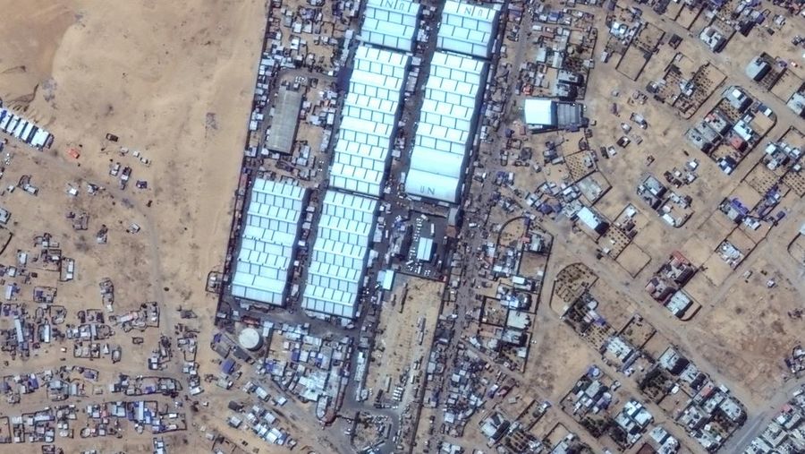 Gambar citra satelit yang dirilis pada Rabu (29/5) menunjukkan dampak serangan udara Israel di Rafah. (Maxar Technologies/Handout via REUTERS)