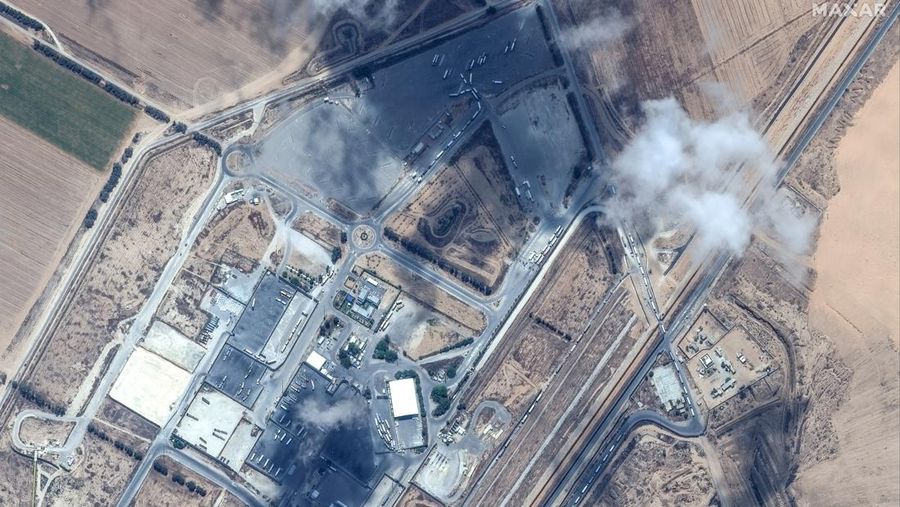 Gambar citra satelit yang dirilis pada Rabu (29/5) menunjukkan dampak serangan udara Israel di Rafah. (Maxar Technologies/Handout via REUTERS)