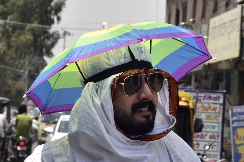 Ibu kota India, New Delhi, dilanda panas ekstrem dengan suhu mencapai rekor tertinggi 49,9 derajat Celsius pada Kamis (30/5). (AP Photo/Channi Anand) Ibu kota India, New Delhi, dilanda panas ekstrem dengan suhu mencapai rekor tertinggi 49,9 derajat Celsius pada Kamis (30/5). (AP Photo/Channi Anand)