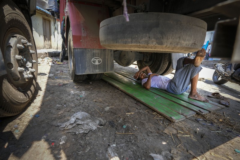 Ibu kota India, New Delhi, dilanda panas ekstrem dengan suhu mencapai rekor tertinggi 49,9 derajat Celsius pada Kamis (30/5). (AP Photo/Channi Anand) Ibu kota India, New Delhi, dilanda panas ekstrem dengan suhu mencapai rekor tertinggi 49,9 derajat Celsius pada Kamis (30/5). (AP Photo/Channi Anand)