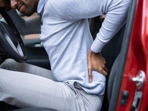 Ini Penyebab dan Cara Cegah Gangguan Tulang Belakang Saat Berkendara