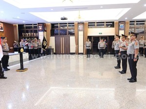 Kapolri Pimpin Upacara Kenaikan Pangkat 17 Perwira Tinggi