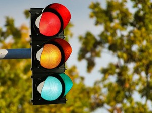 Kenapa Lampu Lalu Lintas Ada 3 Warna? Ini Sejarahnya