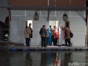 Bupati Demak ke Timbulsloko, Beri Bantuan-Cek Rumah Mumbul
